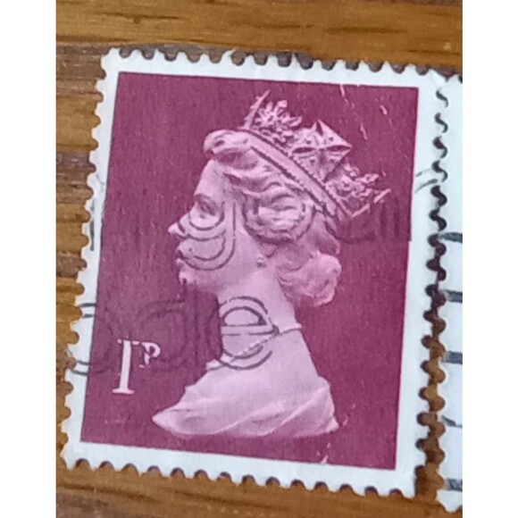 Vintage Queen Elizabeth II Stamp Trio: 1950s-70s Posted Collection - Picture 2 of 4
